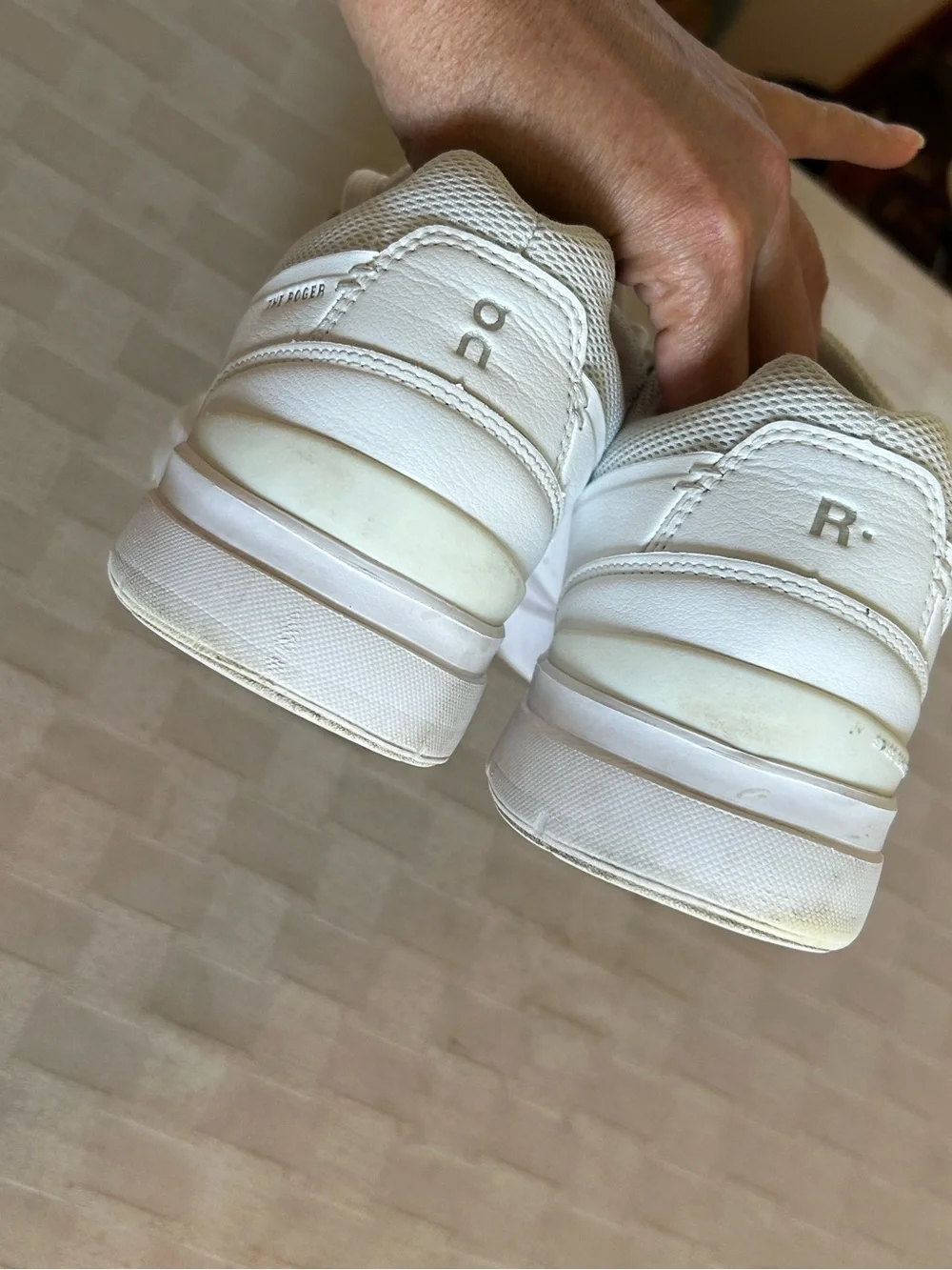 On Running The Roger Advantage Tennis Sneakers in All White